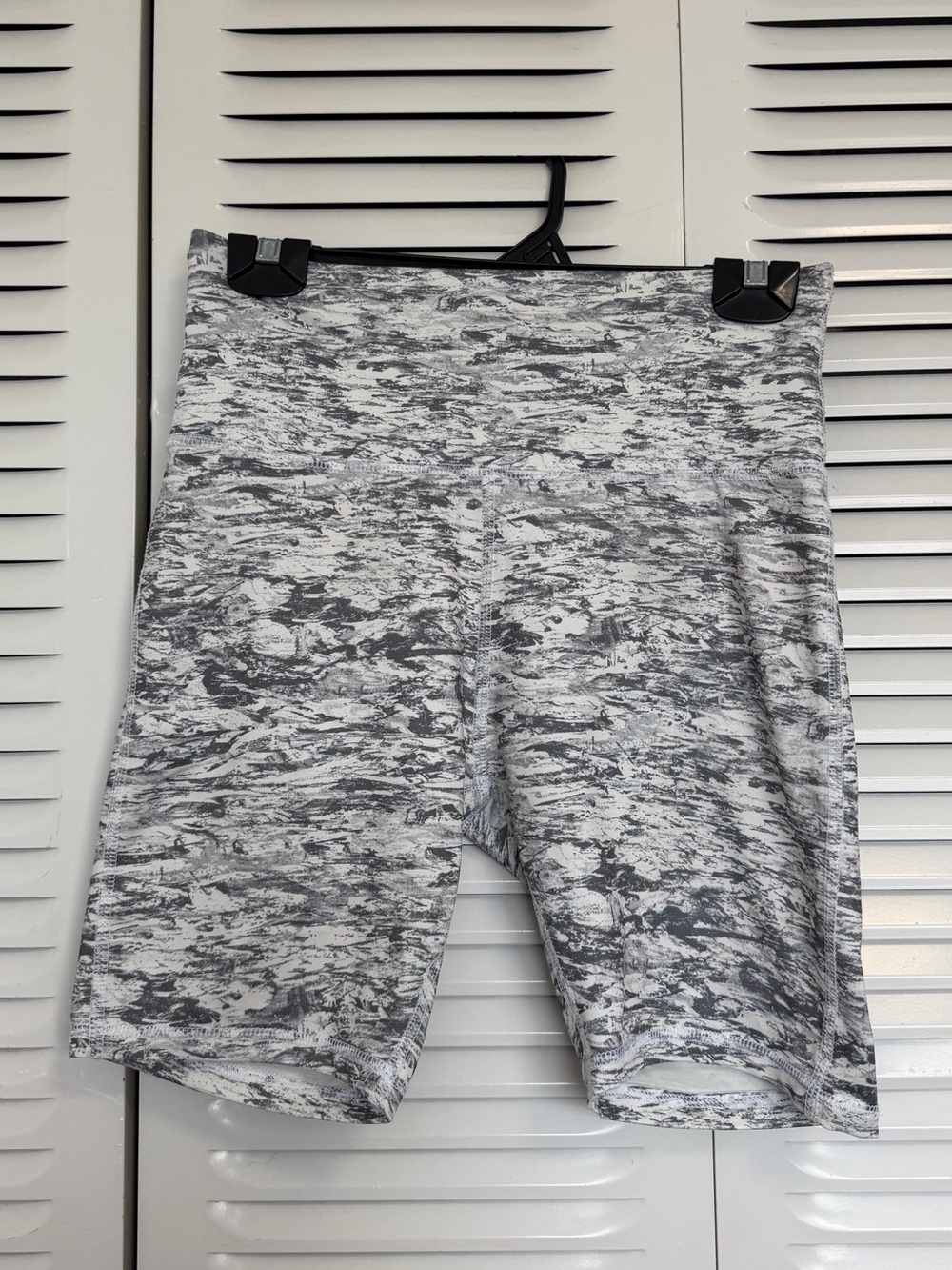 Daisy Fuentes Gray Marbled Bike Shorts